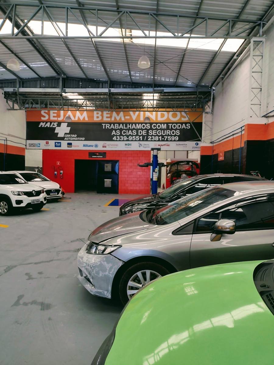 Área interna de serviços da Mais Centro Automotivo