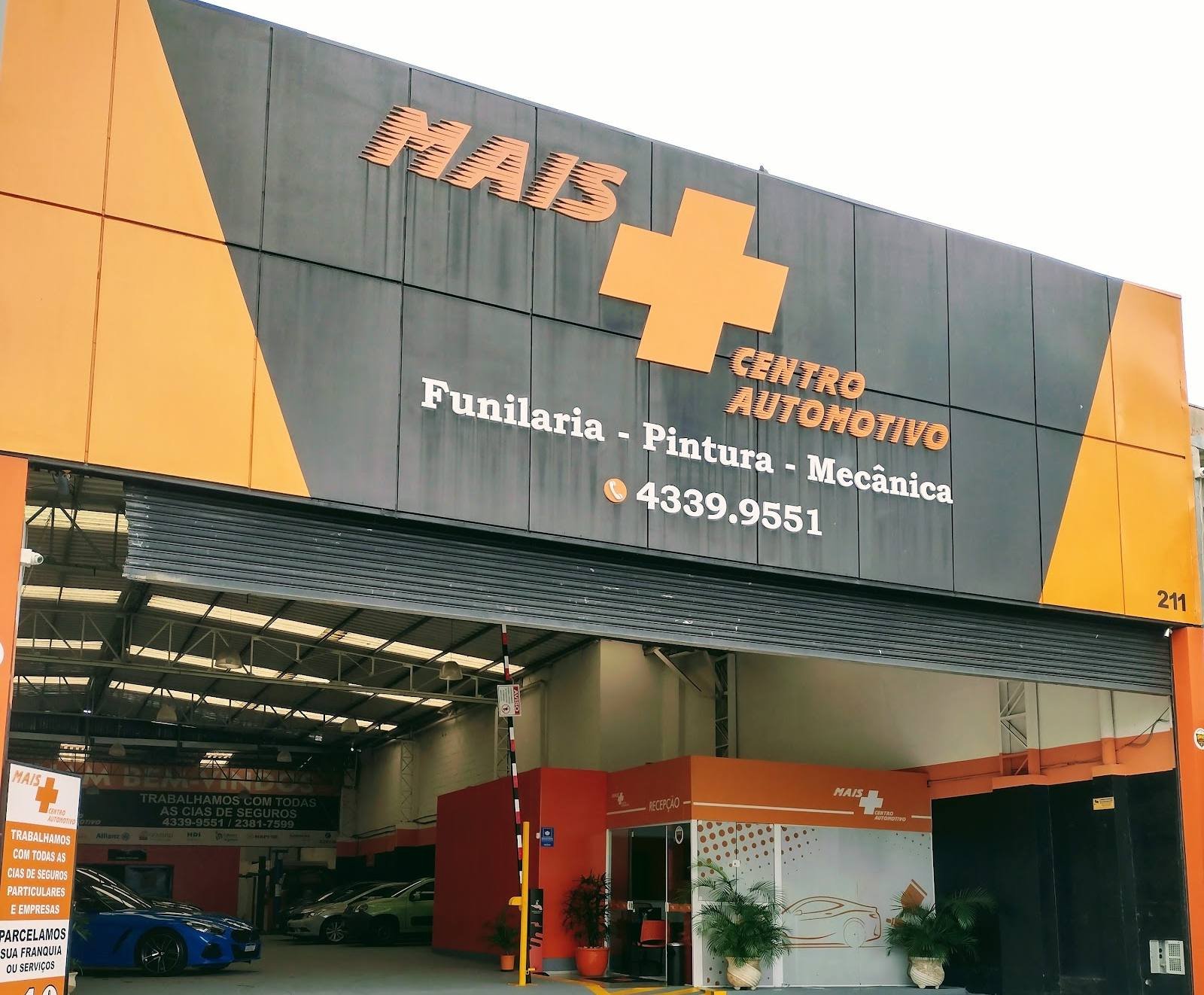 Fachada da Mais Centro Automotivo, na Rua dos Vianas, 211